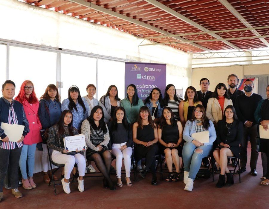 Mujeres graduadas de CIMA-JCC