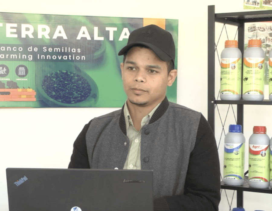 Darlyn Bueno Abreu, beneficiario del DIA Lab RD, ganó el Premio Nacional de La Juventud La Vega con su emprendimiento Terra Alta